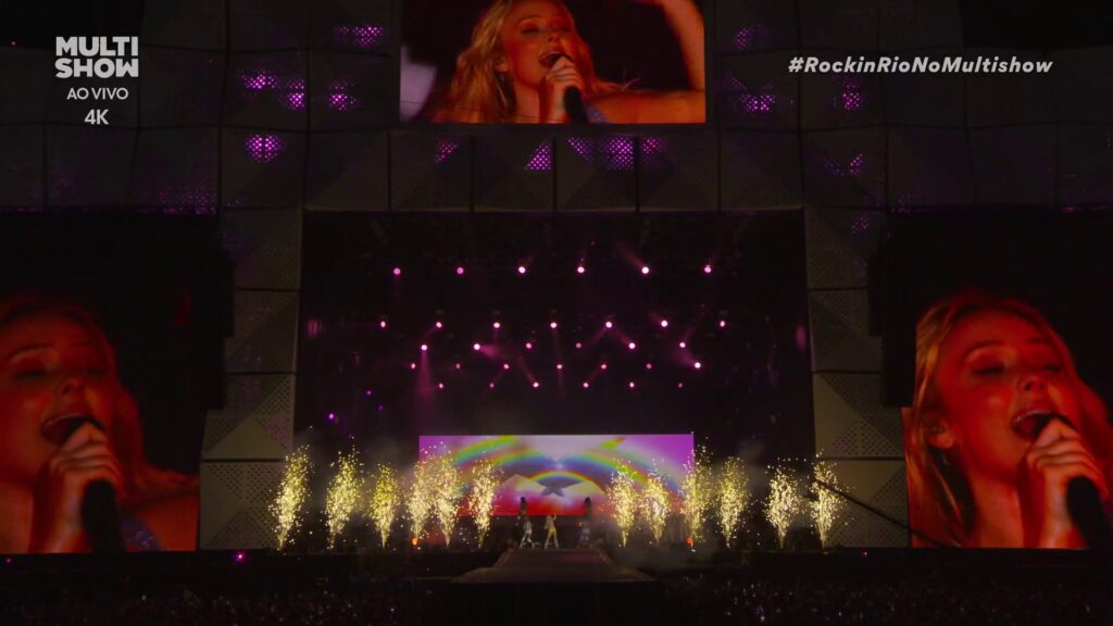 Golfinhos durante a performance de "Symphony" no show da Zara Larsson (Foto: Reprodução)