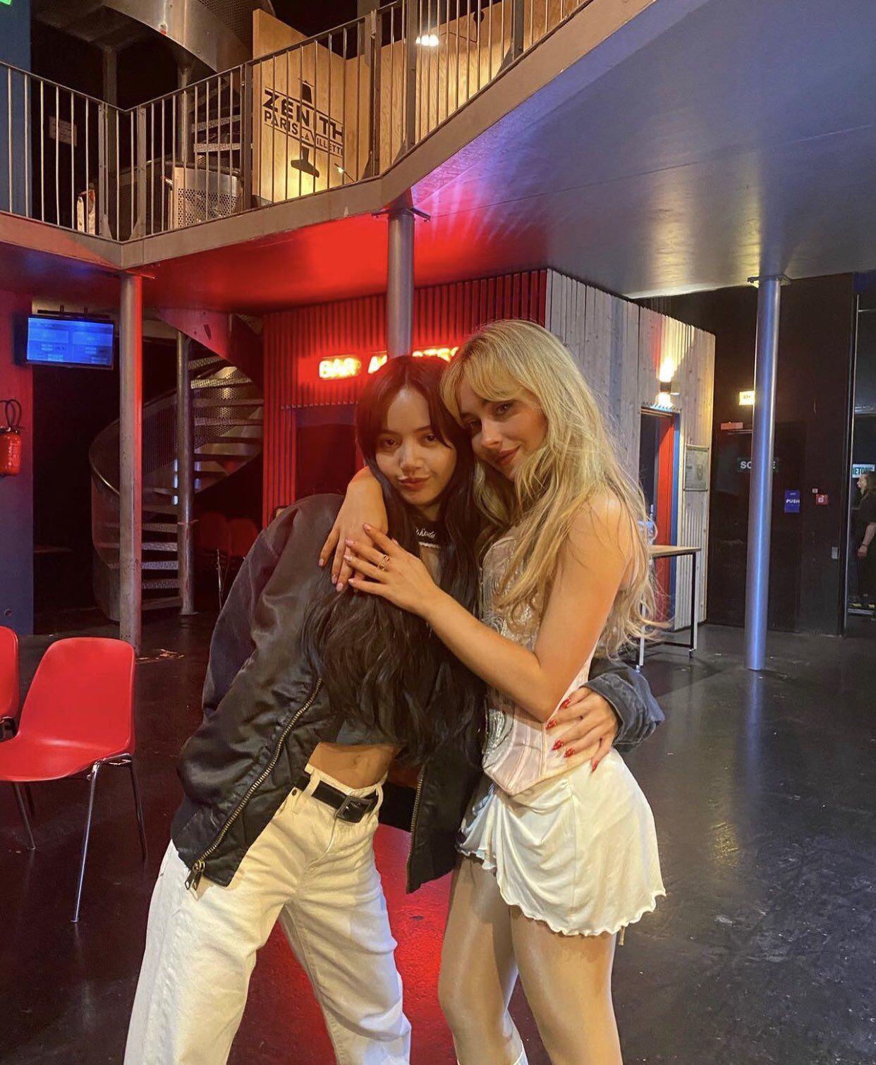 LISA e Sabrina Carpenter (Foto: Reprodução)