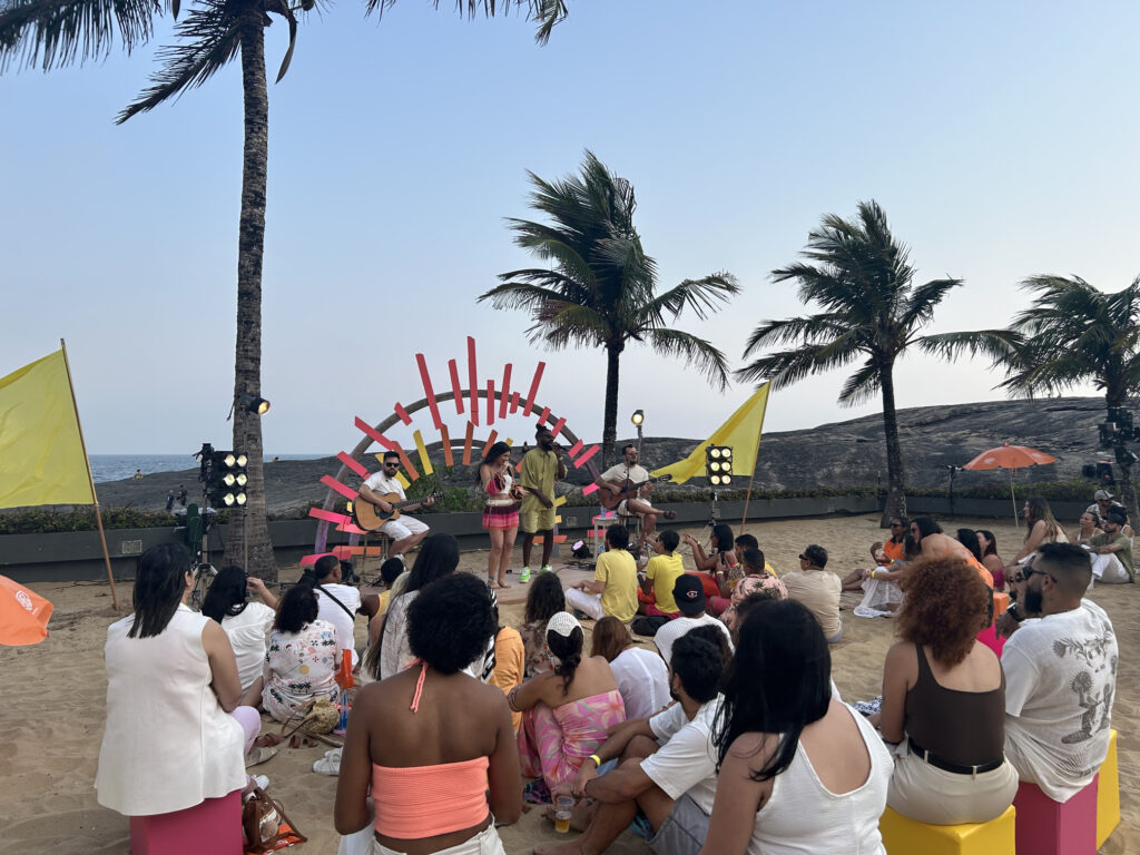 Lary e Feyjão na gravação ao vivo do especial "Com Calor, Lary" (Foto: Conexão POP)