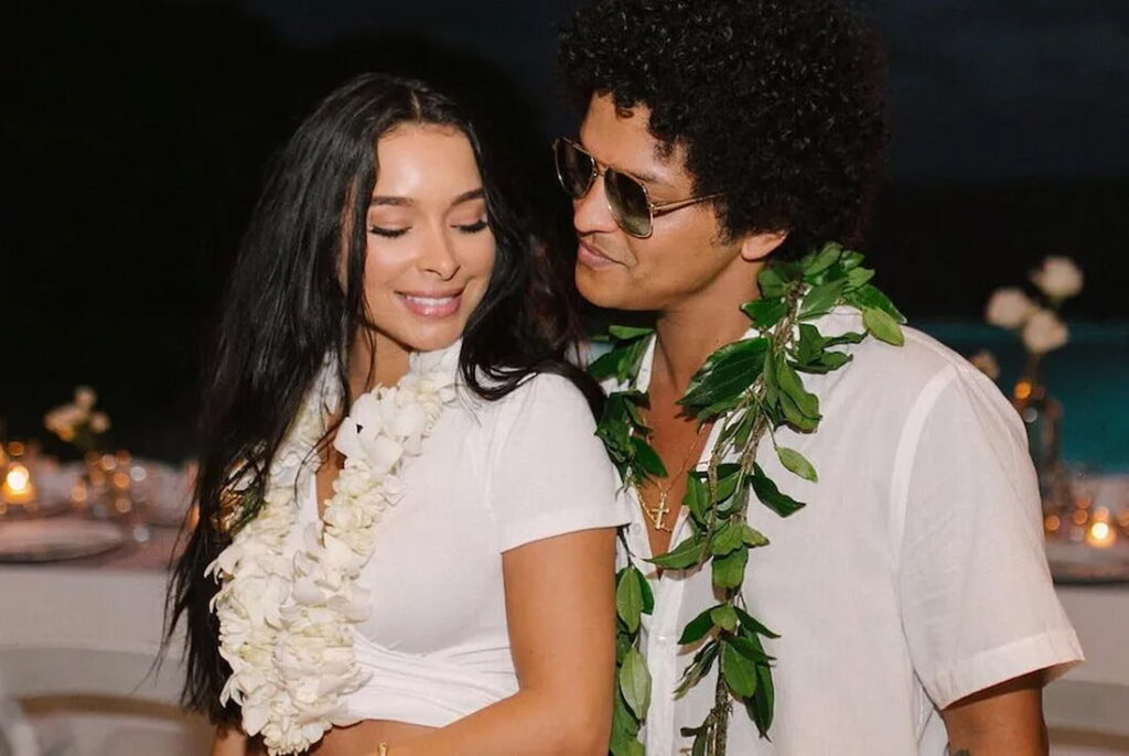 Bruno Mars e Jessica Caban (Foto: Reprodução)