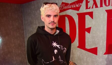 Jão brilha no estande da Budweiser no Lollapalooza 2025 e protagoniza encontro emocionante com fã