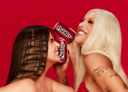 Pabllo Vittar e Nathy Peluso se unem em música inédita para celebrar o retorno da campanha “Compartilhe uma Coca-Cola”