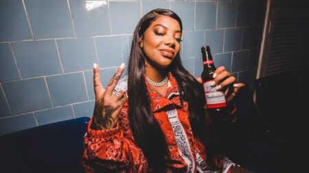 BudZone by Village: Budweiser cria espaço imersivo no Rio de Janeiro, para fãs de futebol e shows de Ludmilla, Baco Exu do Blues e mais
