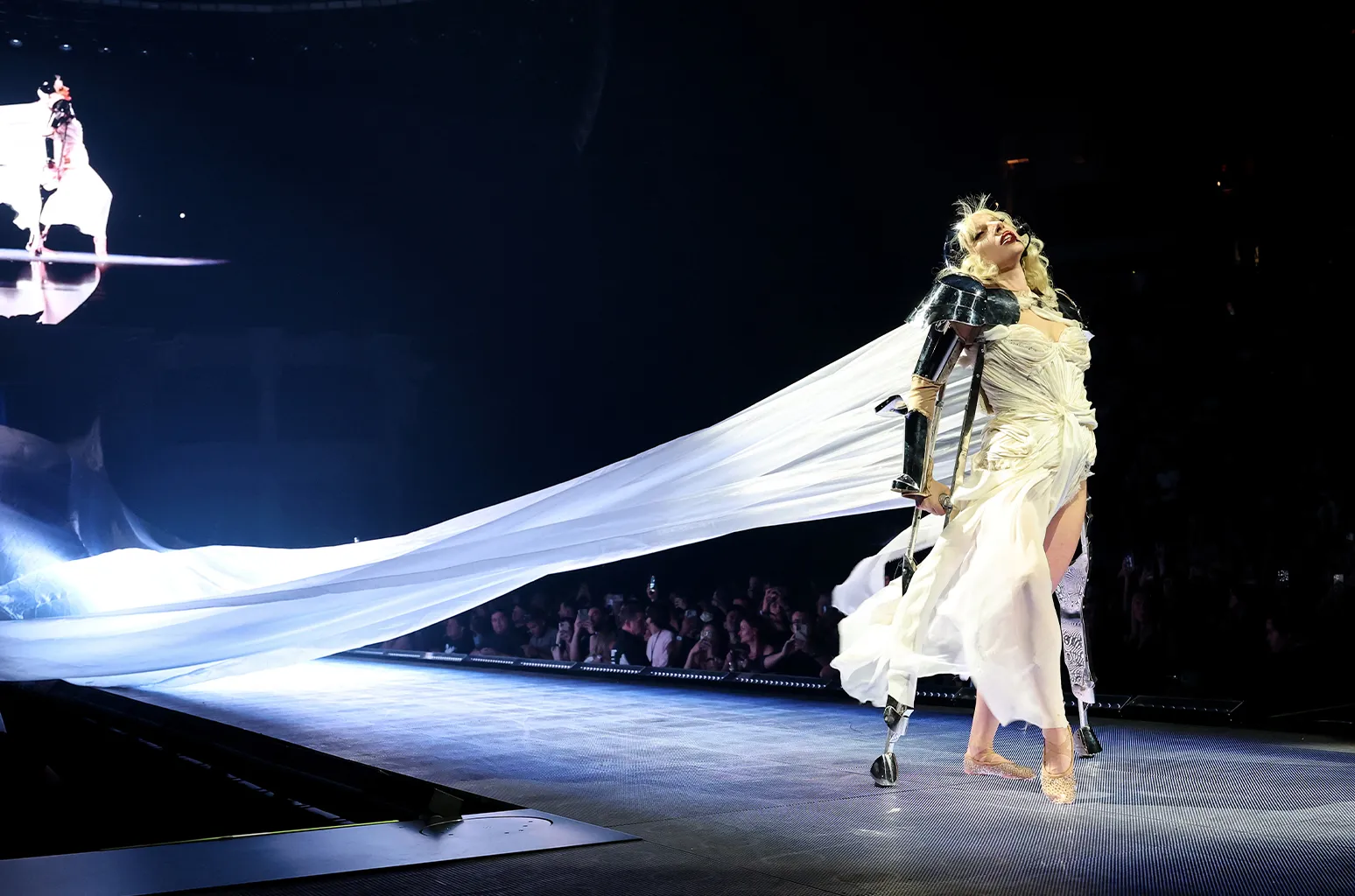 Lady Gaga estreia a “The MAYHEM Ball Tour”: assista o show completo