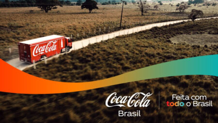 Coca-Cola celebra sua conexão com o Brasil e as pessoas por trás do sucesso