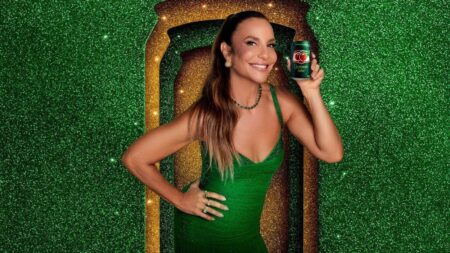 Guaraná Antarctica distribui pipoca e guaraná na Sapucaí após o Desfile das Campeãs