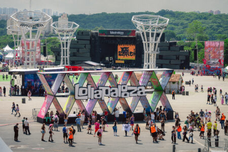 Lollapalooza Brasil 2026 encerra com 285 mil pessoas em três dias