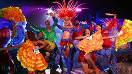 Karol G investe três vezes o cachê no Coachella e transforma show em jogada estratégica