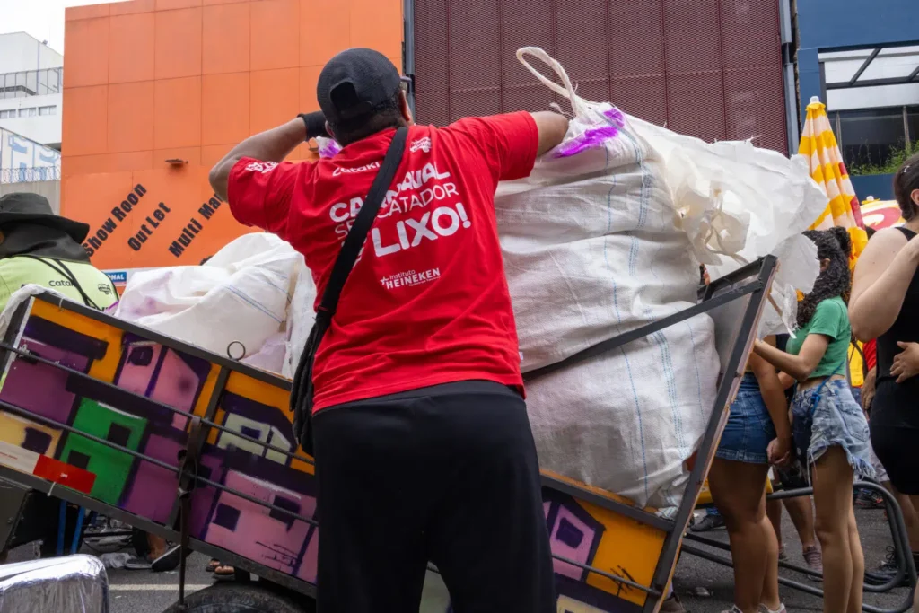 Instituto HEINEKEN celebra 233 toneladas recicladas e reforça apoio a catadores em todo o Brasil