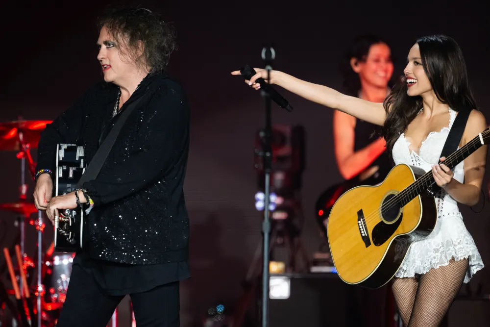 Olivia Rodrigo surpreende fãs ao estrear música inédita com Robert Smith