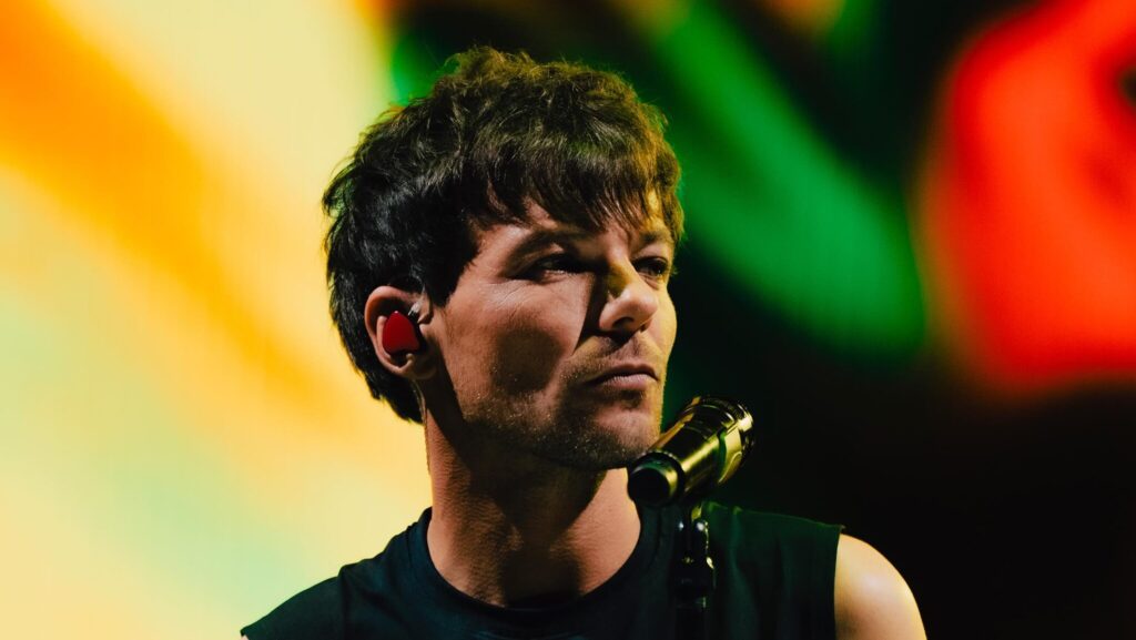 Louis Tomlinson celebra 16 anos do One Direction e presta homenagem a Liam Payne