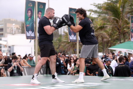 Chay Suede e João Vicente treinam com lutadores do Spaten Fight Night 3 no Rio