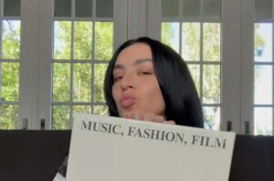 Charli xcx (Foto: Reprodução/X)