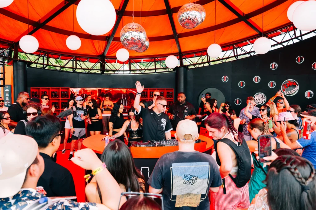 Lollapalooza Chicago 2026: veja as ativações das 30 marcas presentes no festival Foto: Live Nation