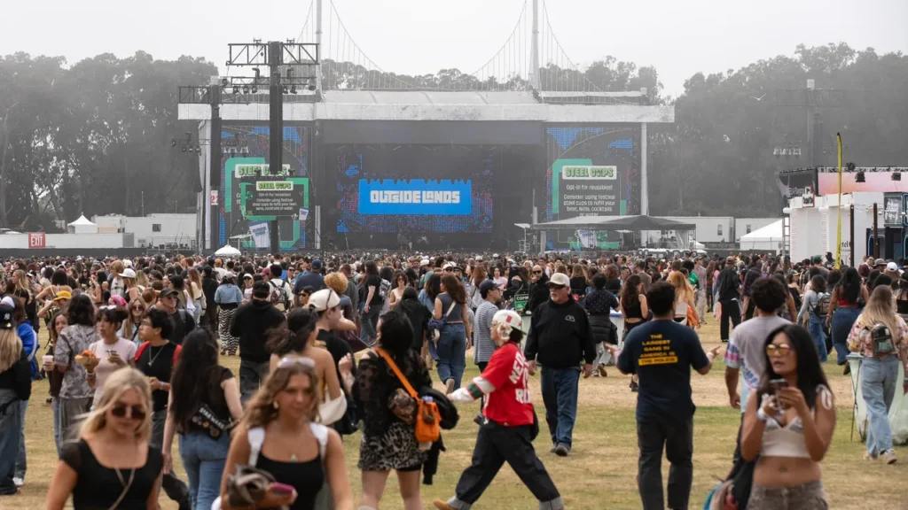 Outside Lands 2026 terá shows de Charli xcx, Pinkpantheress, JADE, Tinashe; confira os horários e como assistir ao vivo Outside Lands Music Festival 2025 (Foto: Reprodução/Getty Images)