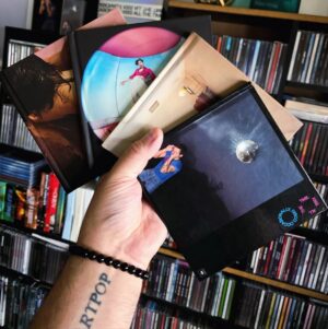 CDs (Foto: Reprodução/Instagram)