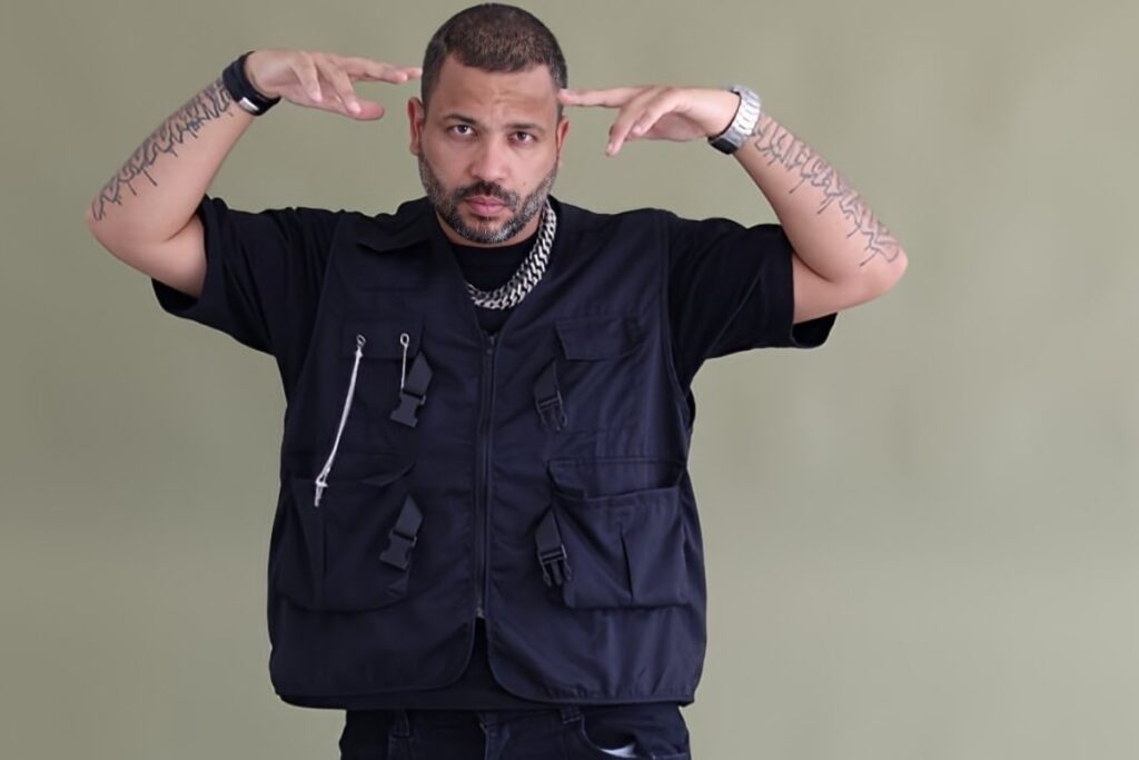 Projota fala sobre liberdade, maturidade e retorno ao rap em “Velho Rei”