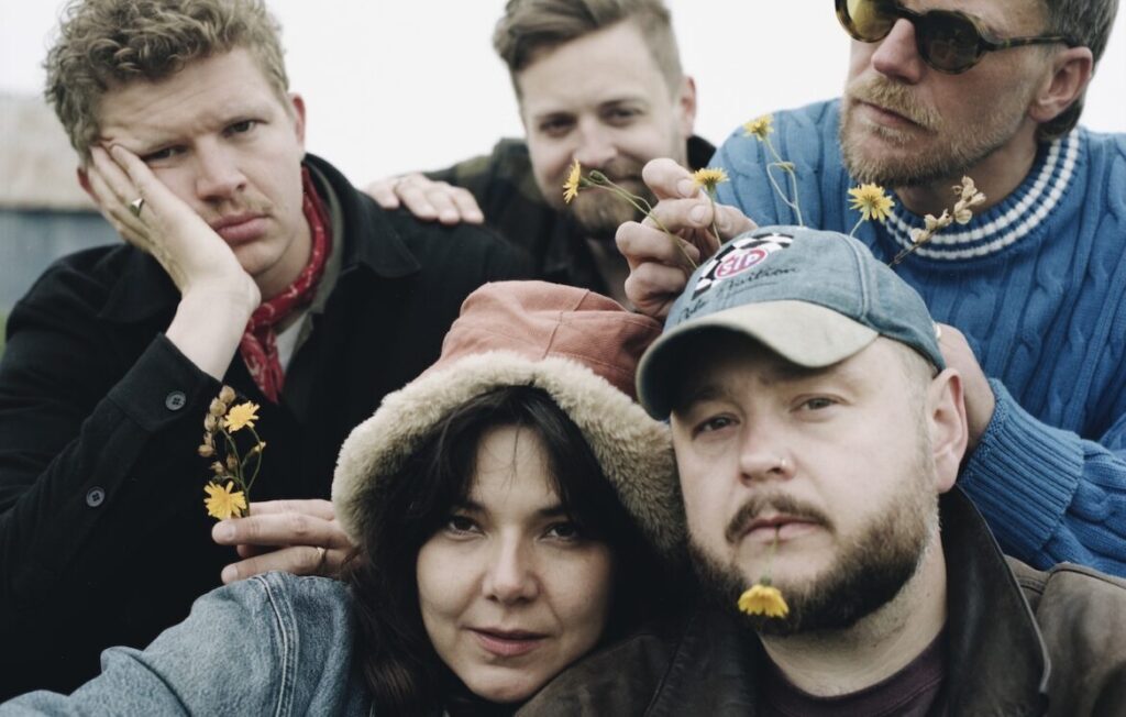 ENTREVISTA: Of Monsters and Men encerra ciclo no Brasil com shows esgotados