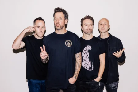 Simple Plan anuncia turnê comemorativa de 25 anos com shows no Brasil em maio de 2027